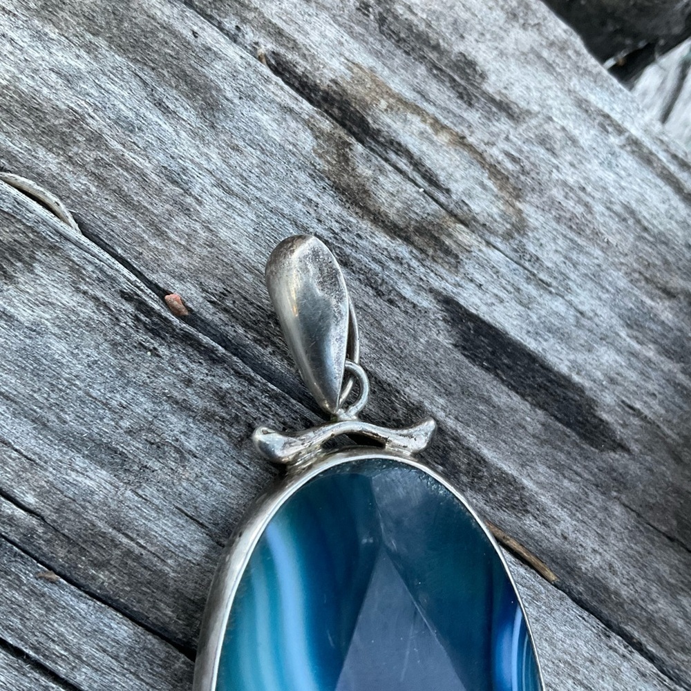 Banded Blue Agate Pendant - Picture 3 of 6